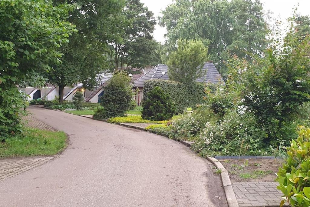 Ervaar Vredige Rust In Deze Charmante Knusse Bungalow Posterholt Esterno foto